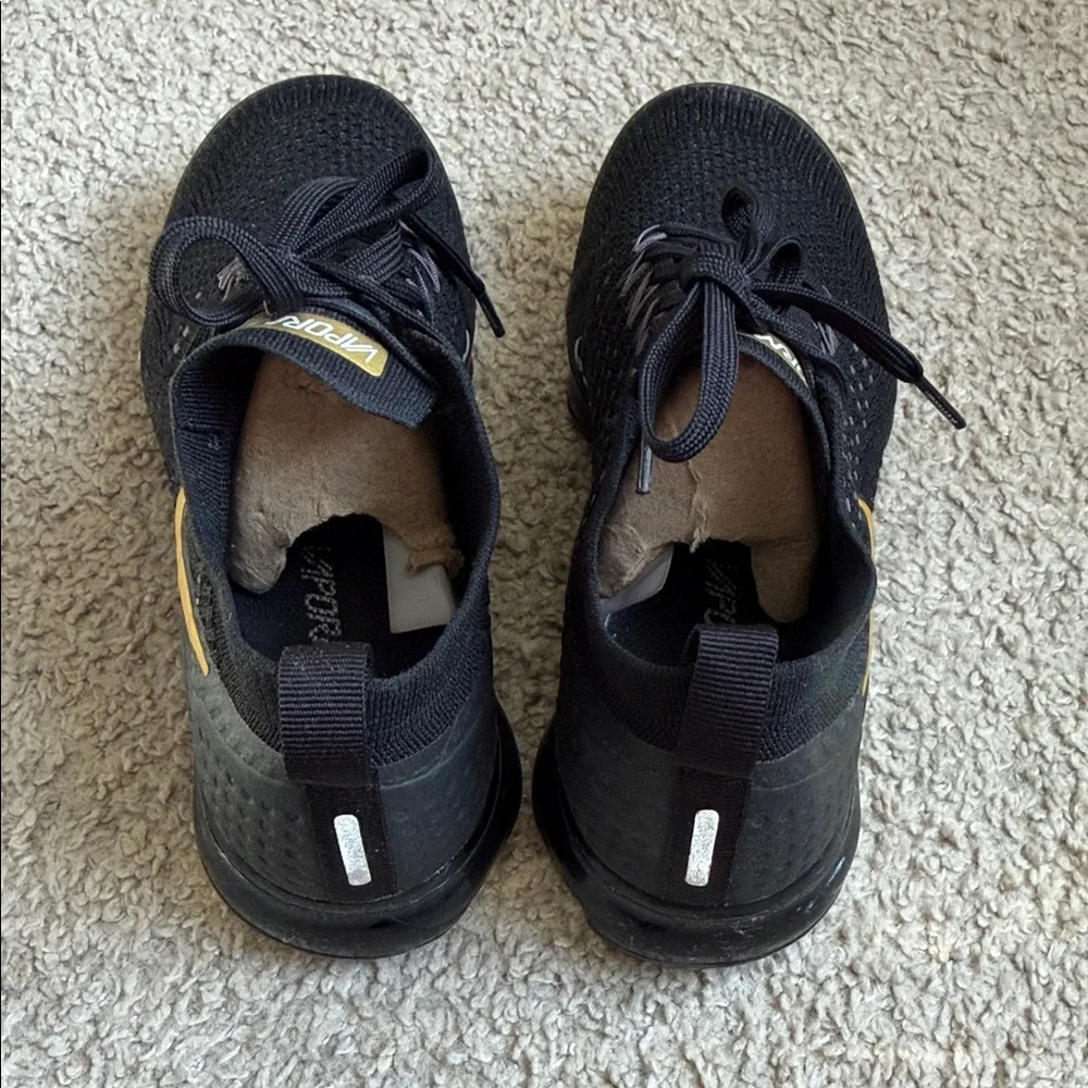 Nike vapor max Black Knit Running Sneakers with Gold Swoosh - Picture 4 of 8